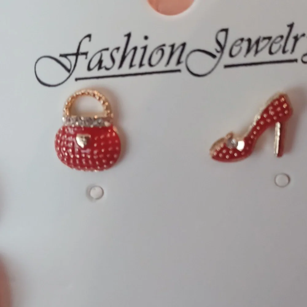 Earrings - Picture 1 of 3